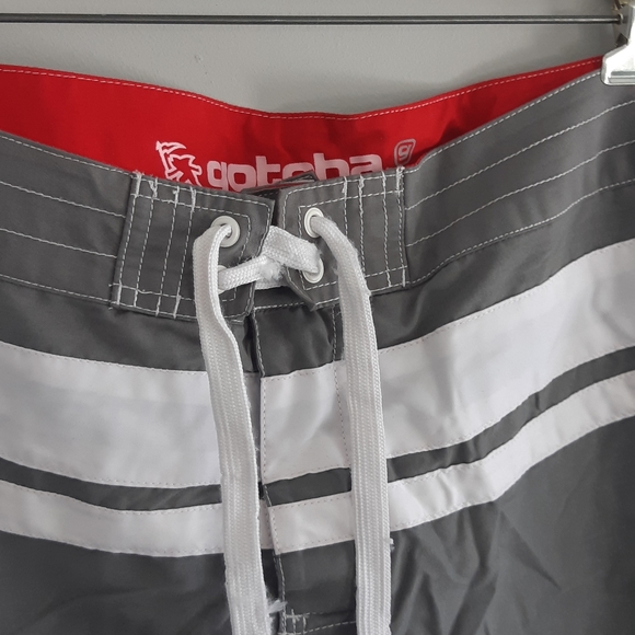 Gotcha Men's Trunk Short Size XL White/ gray - Picture 3 of 9